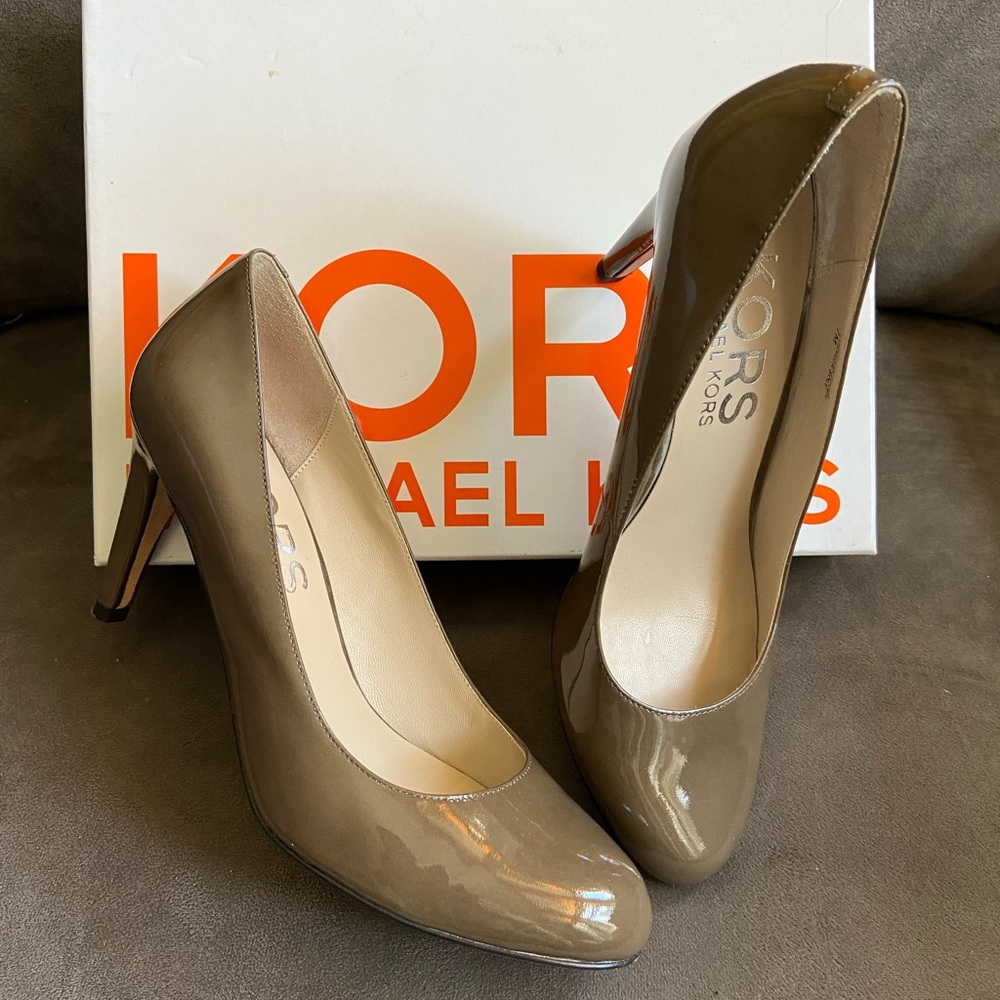 Michael Kors patent leather pump. Size 7